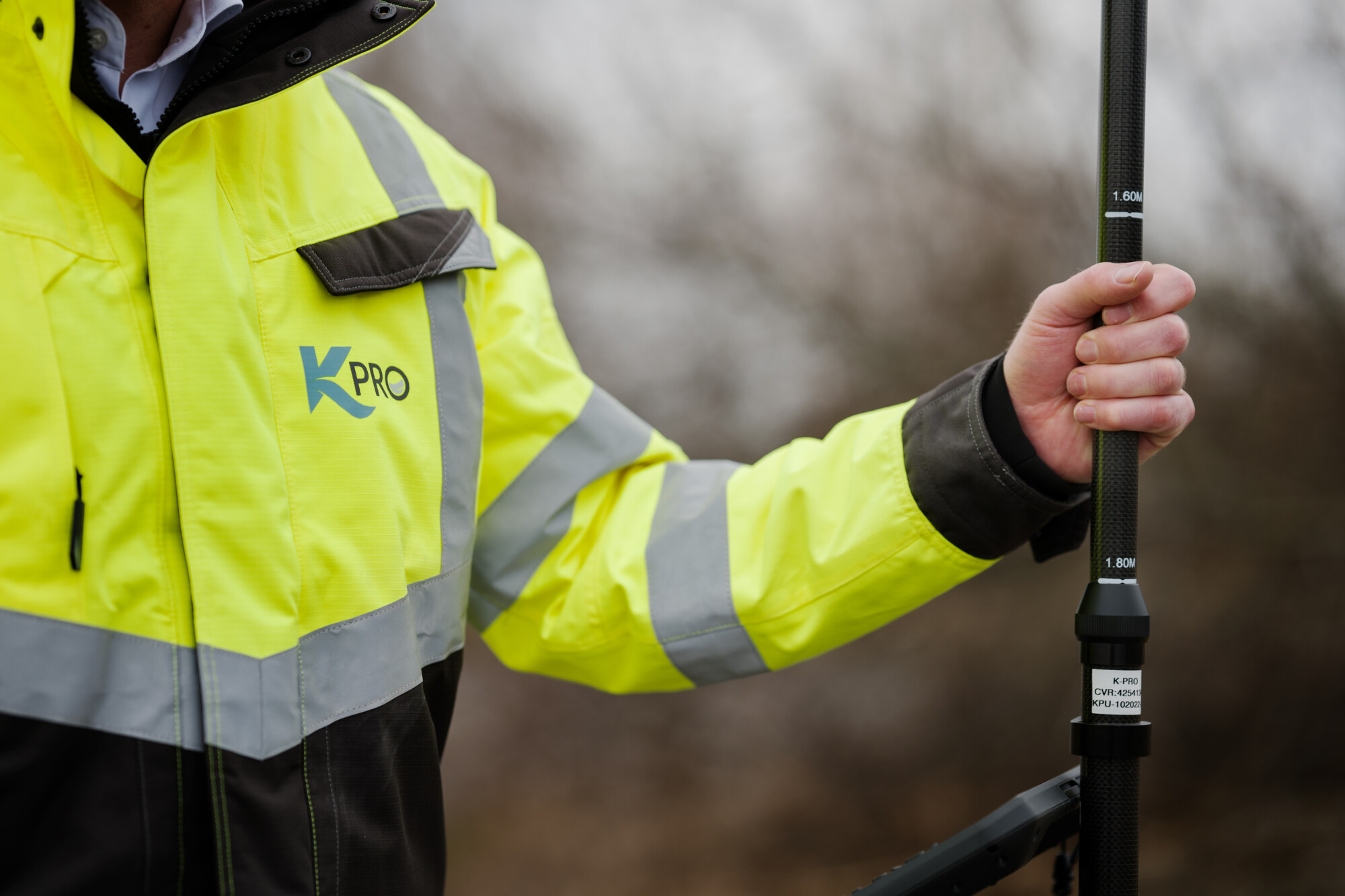 Banner fokus hånd og logo